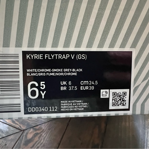 Nike Kyrie Flytrap V (GS) size 6.5Y - Picture 5 of 7